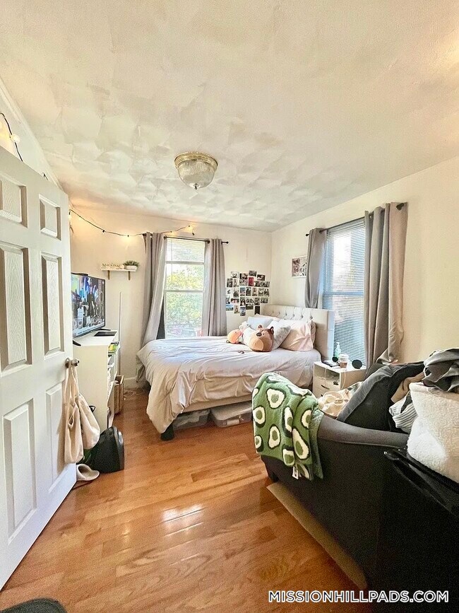 Building Photo - 205 Hillside St