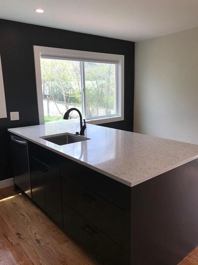 Foto del edificio - 2473 20th St