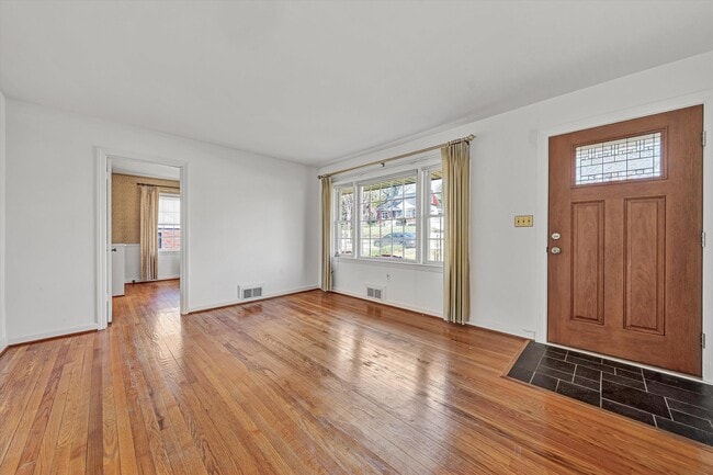 Foto del edificio - 2779 Derwent Dr SW