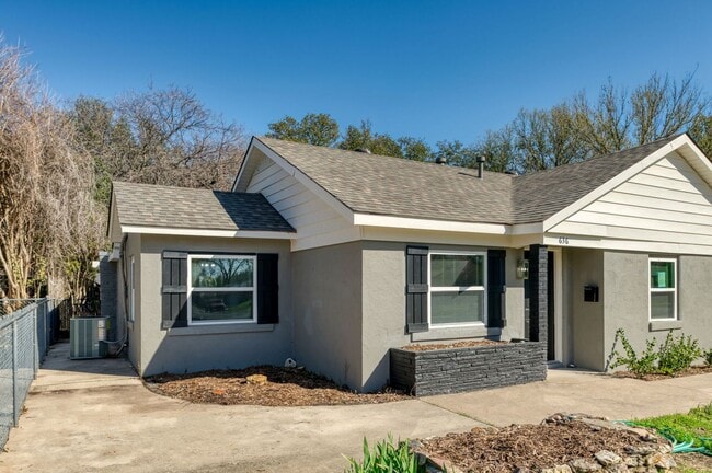 Foto del edificio - Nicely Updated 2 bed / 1 bath home