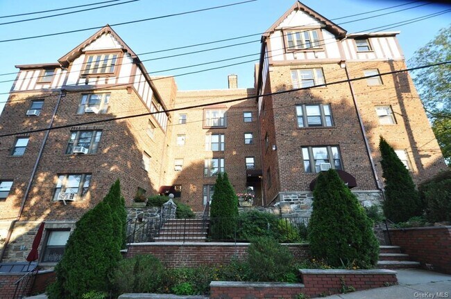 Building Photo - 34 Westview Ave