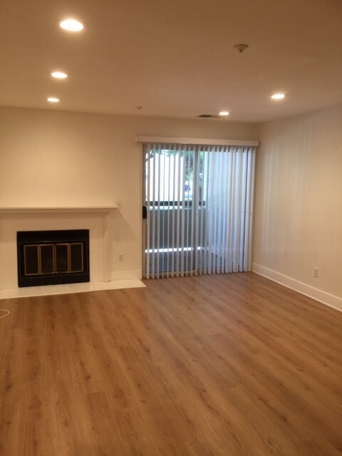 Living Room - 3183 Wayside Plz