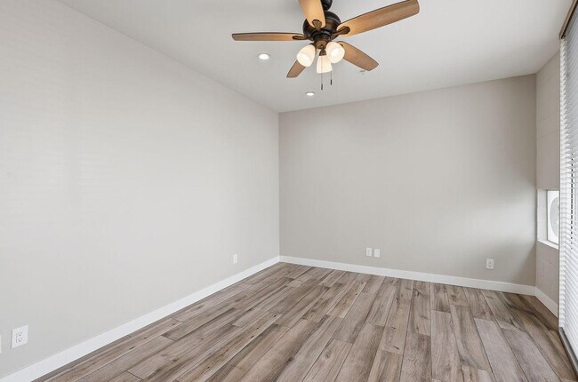 Building Photo - 1111 W University Dr