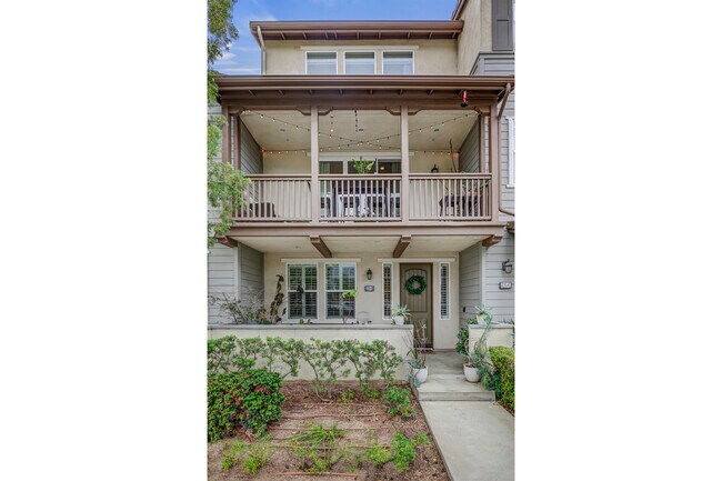 Building Photo - 820 E Promenade