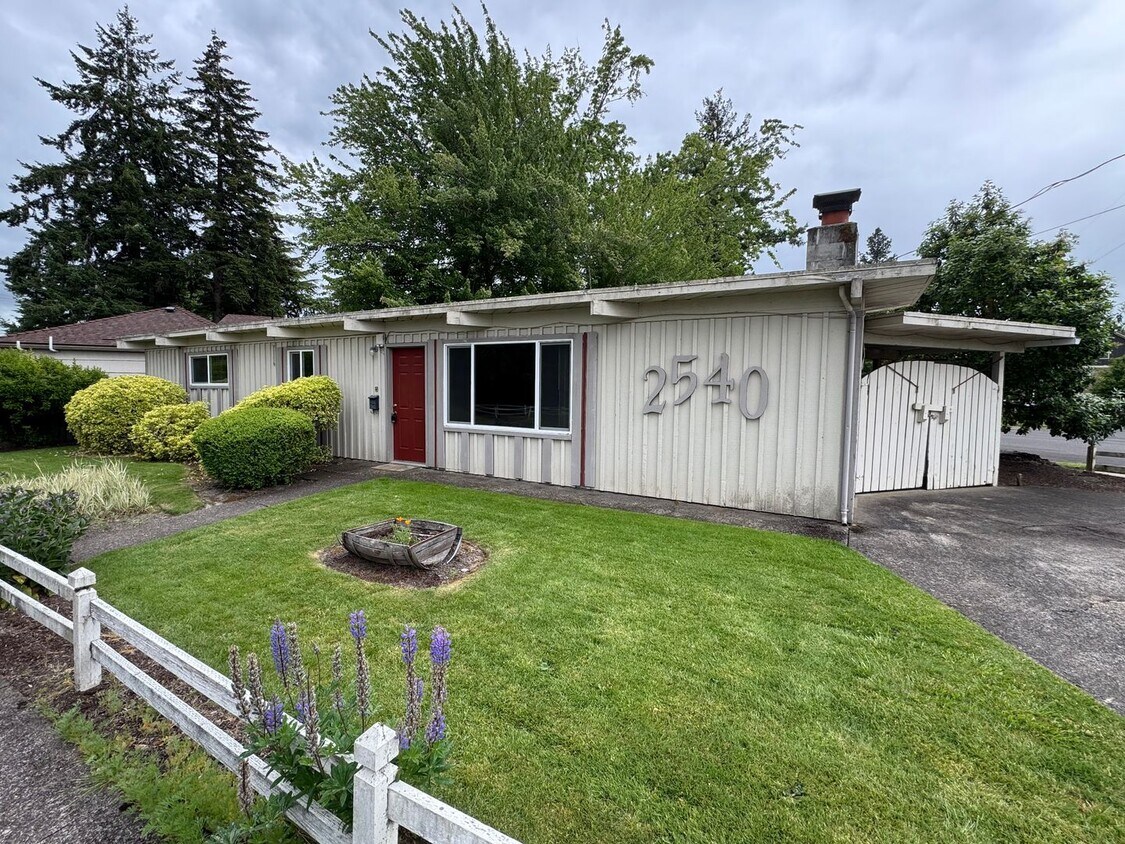Foto principal - 3 Bedroom 1 Bathroom House in Great Location