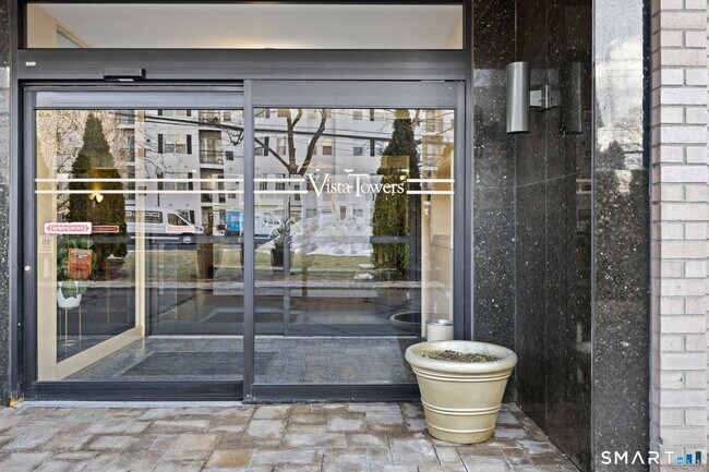 Foto del edificio - 65 Glenbrook Rd