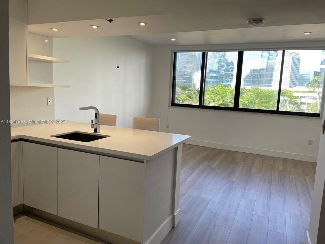 Foto principal - 540 Brickell Key Dr
