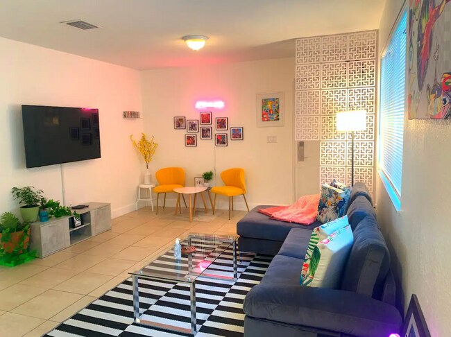 Foto del edificio - 220 NW 98th St
