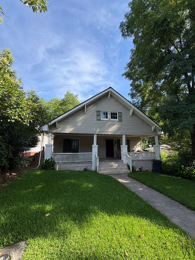 Photo - 617 Candler St