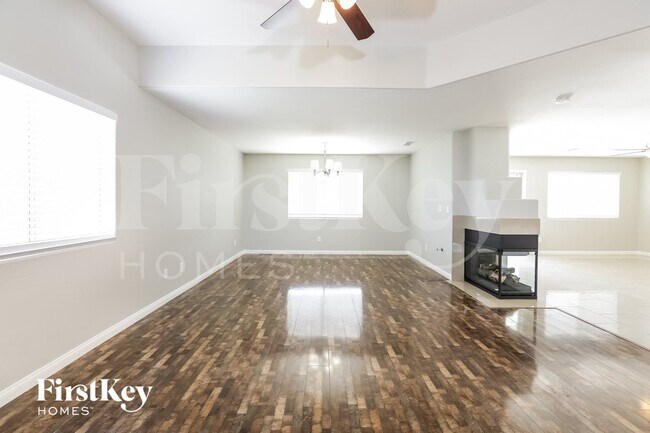 Foto del edificio - 9501 Forest Lily Ct
