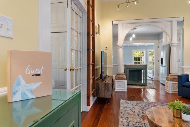 Building Photo - 72 Abbott St