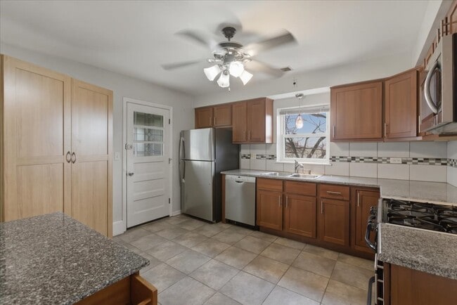 Foto del edificio - 3018 N Whipple St