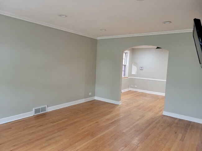 Foto del edificio - 6221 N Albany Ave