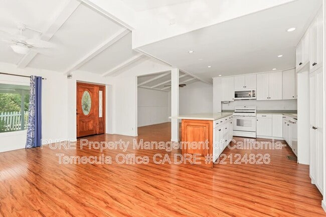 Foto del edificio - 33426 Windmill Rd