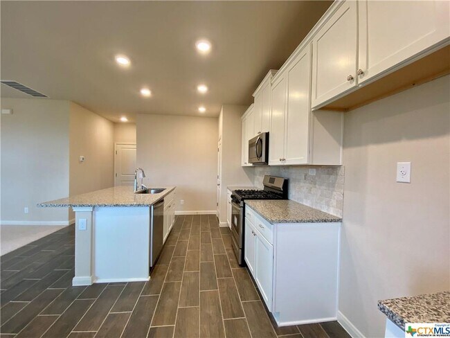 Building Photo - 1063 I-35