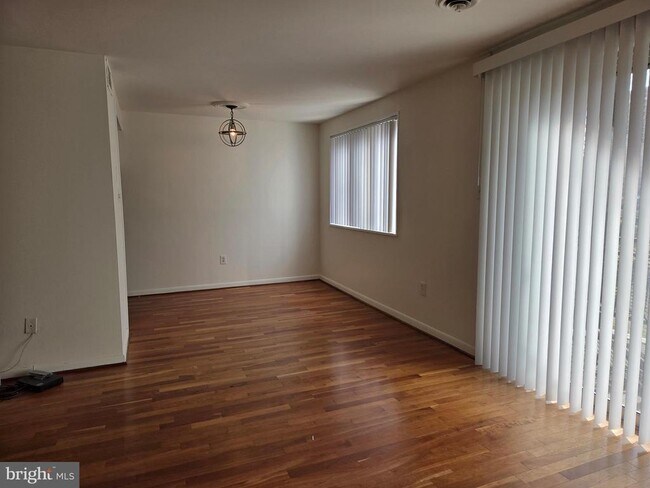 Foto del edificio - 10432 Rockville Pike