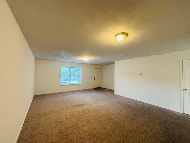 Foto del edificio - 4 Bedroom 2.5 Bath Townhouse
