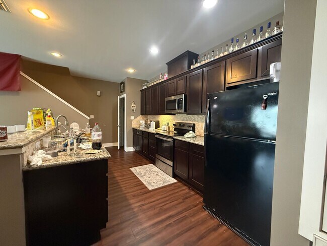 Foto del edificio - August Move in! 3 Bed, 3.5 Bath on Northgate