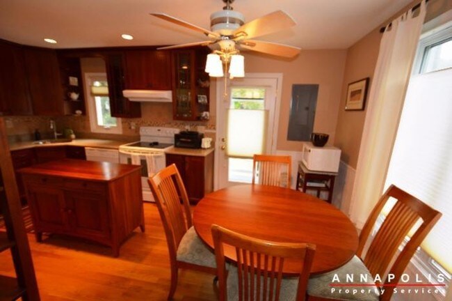 Building Photo - 1301 Dreams Landing Way