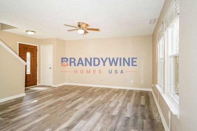 Building Photo - Greenwood 3 bed Fenced Yard - Move In Special