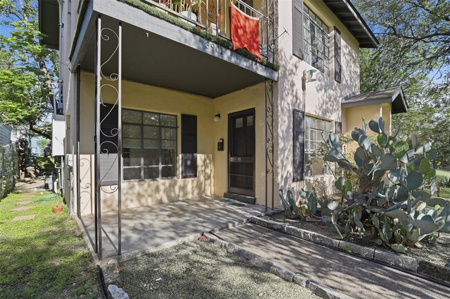Building Photo - 3901 Wrightwood Rd