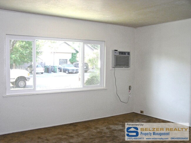 Building Photo - Cozy 3 bd. home within walking distance to...