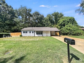 Building Photo - 1202 Town and Country Dr