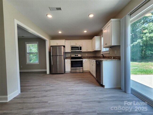 Foto del edificio - 2210 Brookview Ave