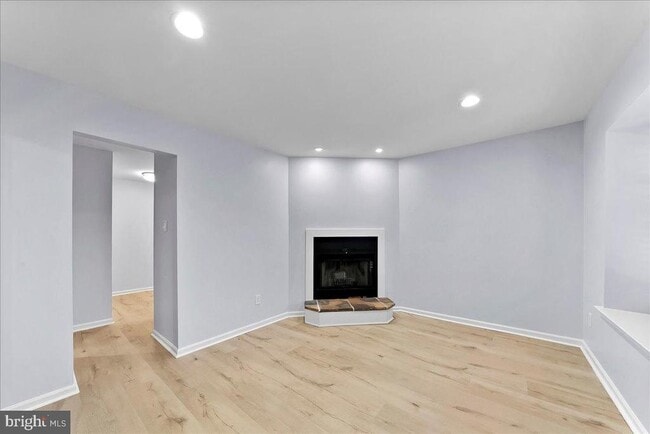 Building Photo - 11 Algonquin Ct