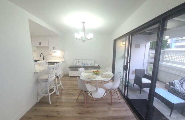 Building Photo - 546 Via De La Valle Lk