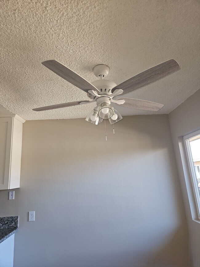 Foto del edificio - 8334 Willis Ave