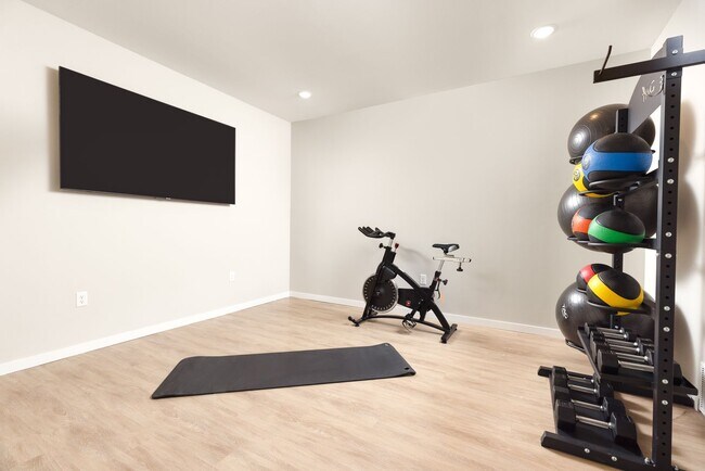 Interior Photo - Current 33