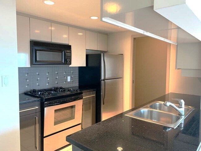 Photo du bâtiment - 1408 Strathmore Mews