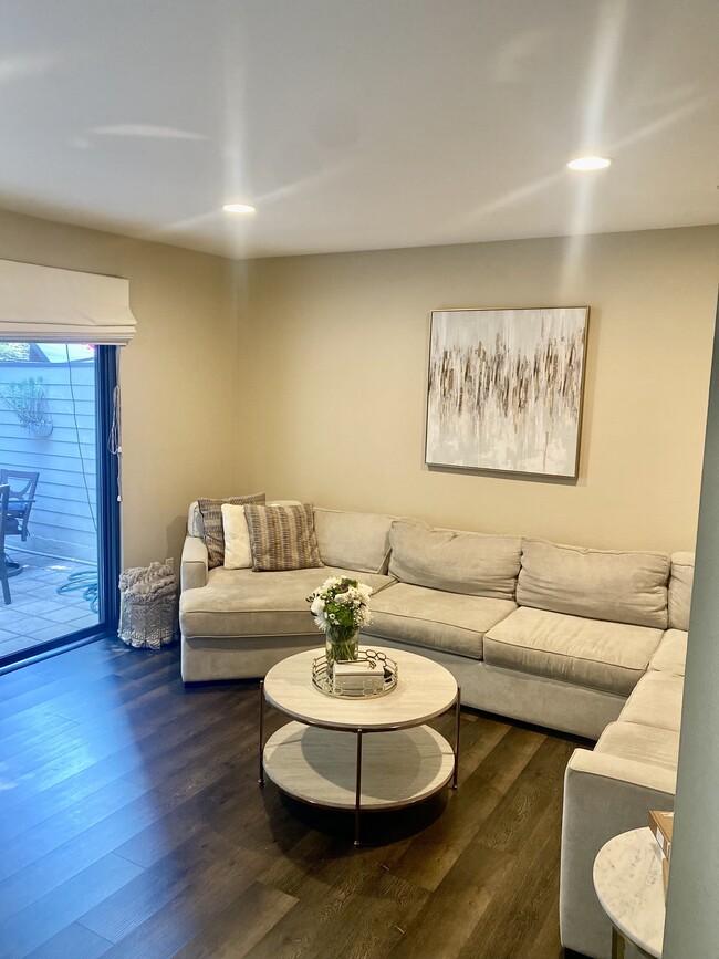 Living room - 18838 Hatteras St