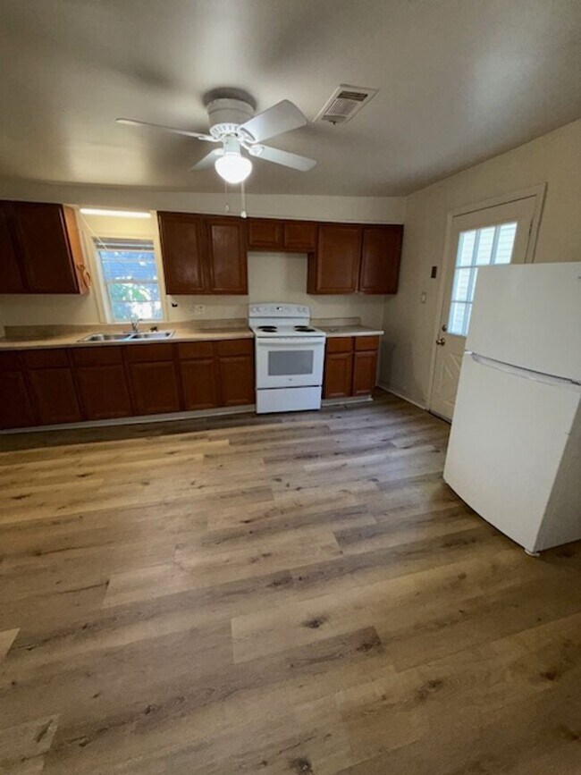 Building Photo - 2513 W Illinois St