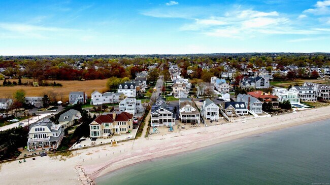 Foto del edificio - 535 Fairfield Beach Rd