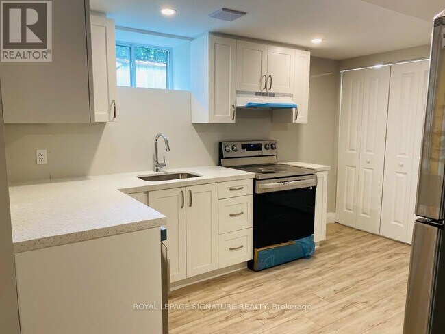 Building Photo - 572 Weynway Ct