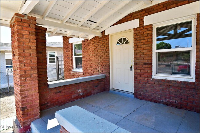 Building Photo - 3002 Louisville Ave