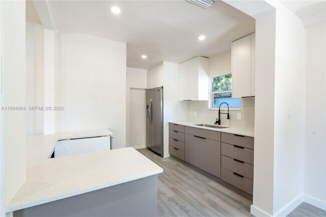 Foto del edificio - 2250 NW 154th St