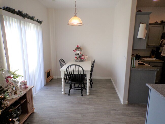 Foto del edificio - Impressive Remodeled 2 Bed 2 Bath Townhome