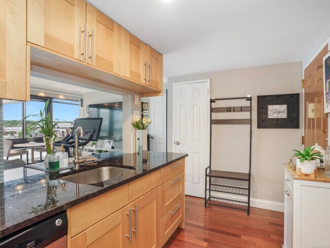 Building Photo - 127 Greyrock Pl
