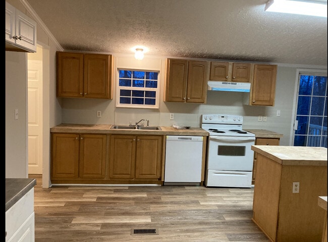 Foto del edificio - 347 State Rd S