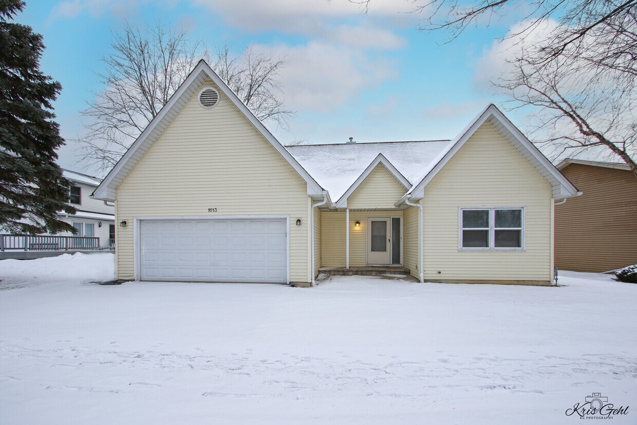 1613 Dr, Gurnee, IL 60031 House Rental in Gurnee, IL