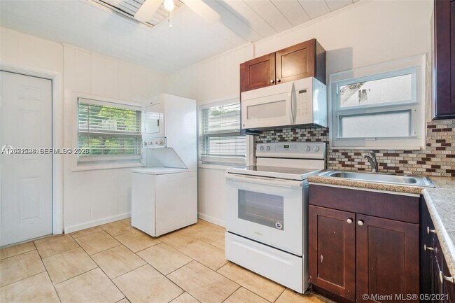 Foto del edificio - 440 NW 93rd St