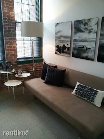 Building Photo - 1 br, 1 bath Apartment - 241 Crescent St