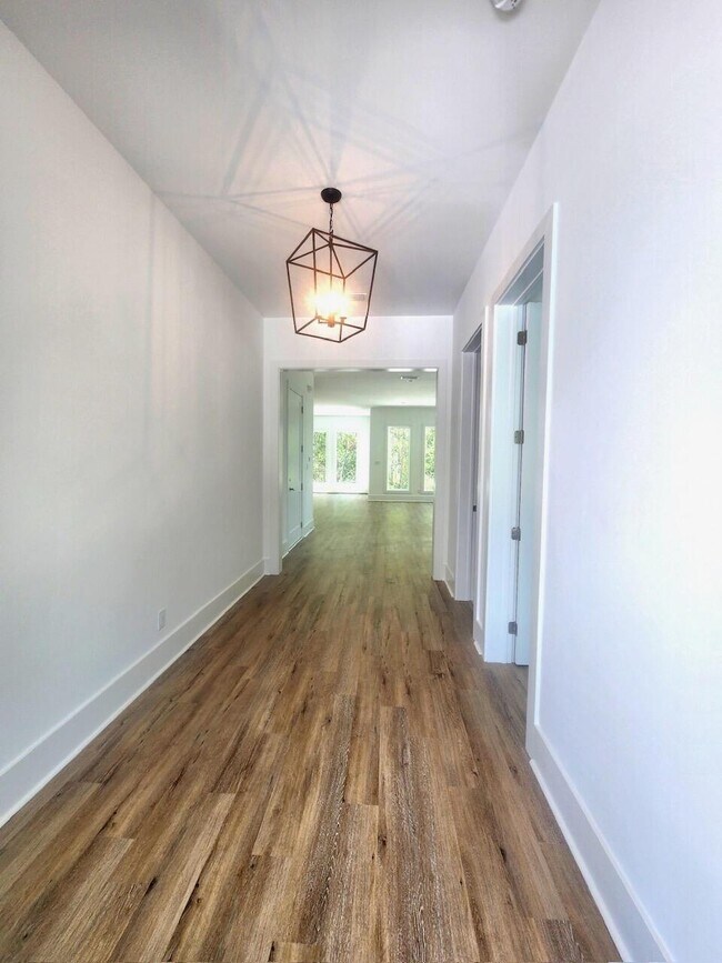 Building Photo - 144 Greenbriar Ln