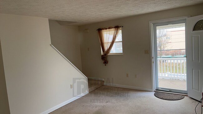 Foto del edificio - Recently repainted 2 Bedroom in Bethel Park!