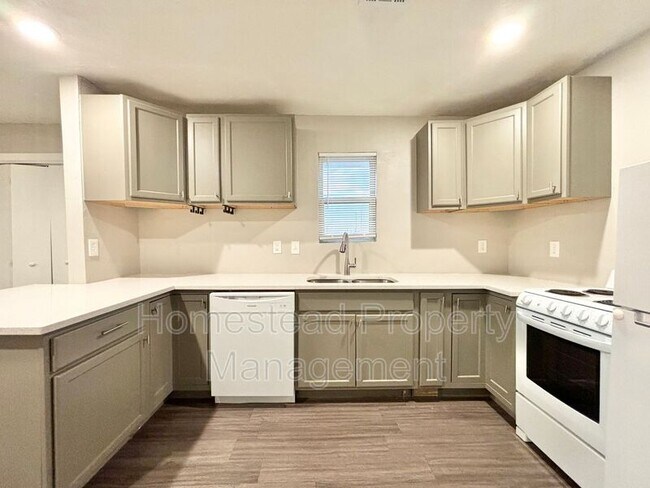 Building Photo - 3232 S Madole Blvd