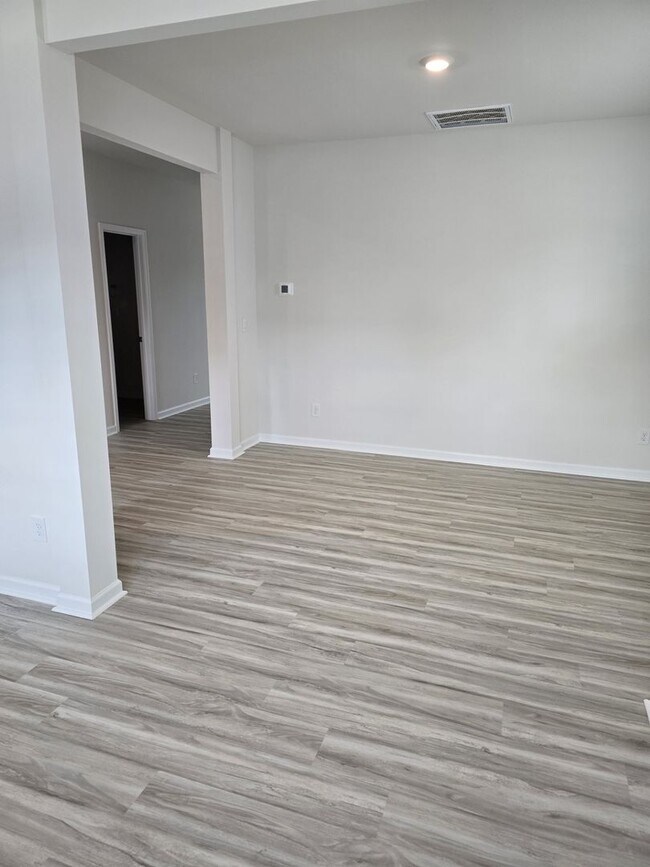 Foto del edificio - Elegant Home Located in Secrest Commons in...