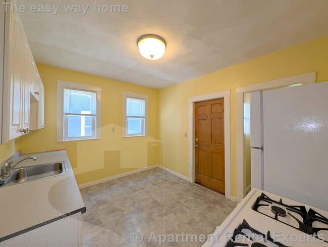 Building Photo - 81 Conwell Ave